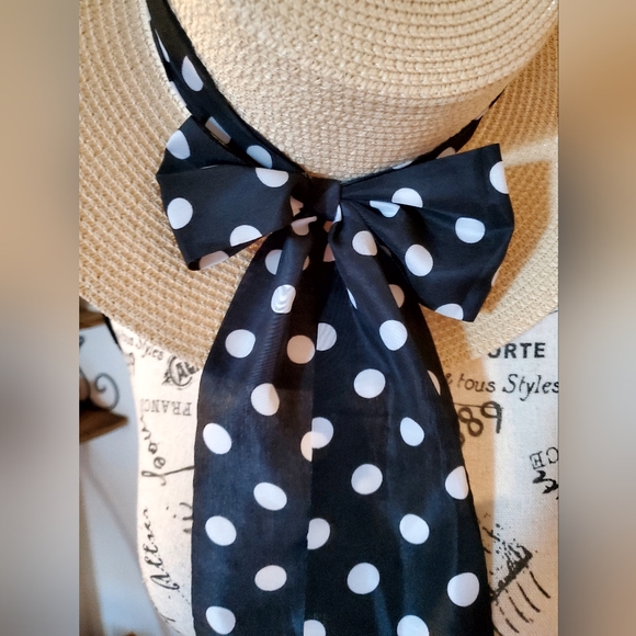 Straw Hat w Polka Dot Band - Picture 2 of 8